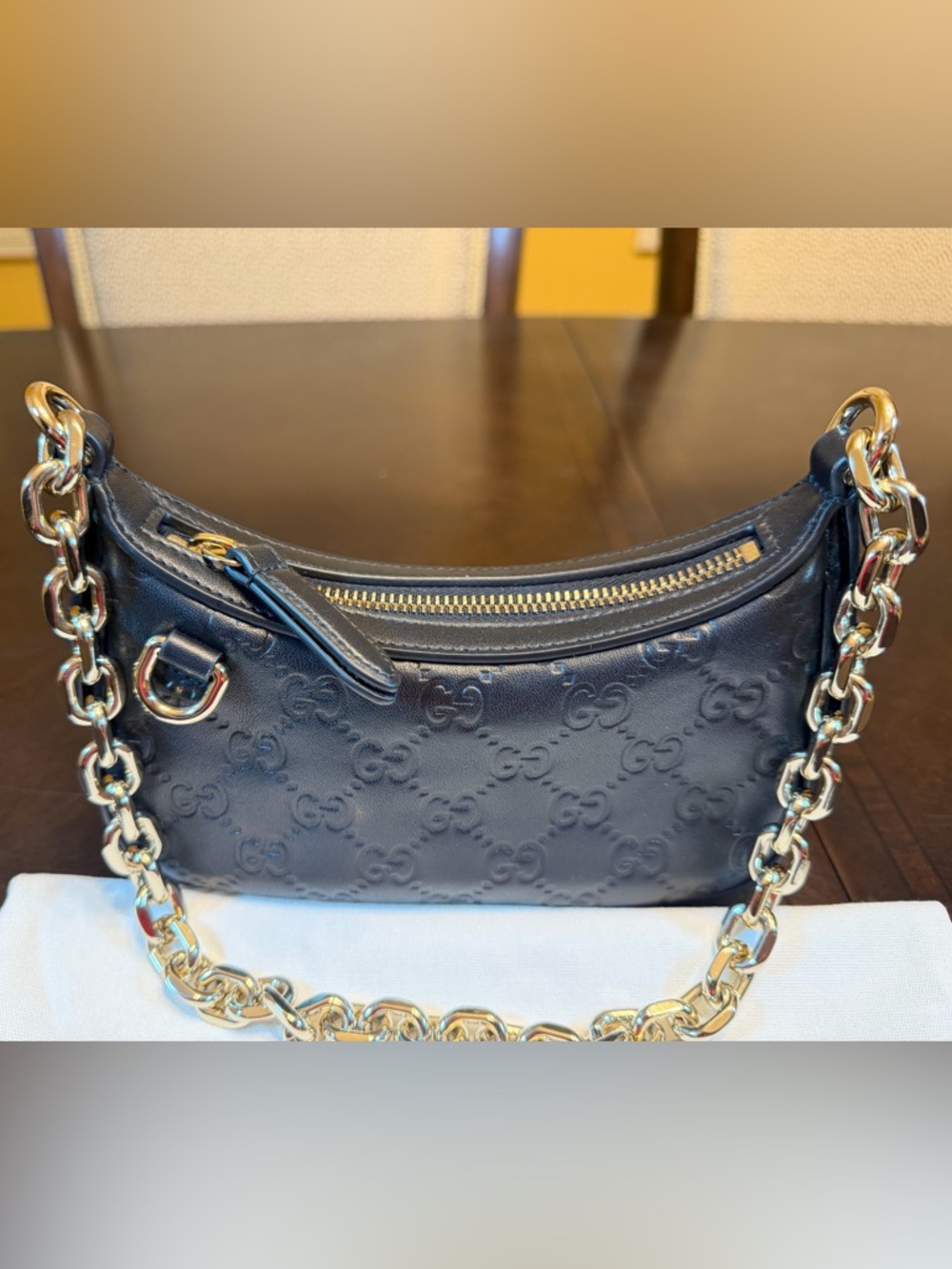 New Authentic Gucci GG Logo Embossed Leather Shoulder Bag Black - Picture 4 of 15